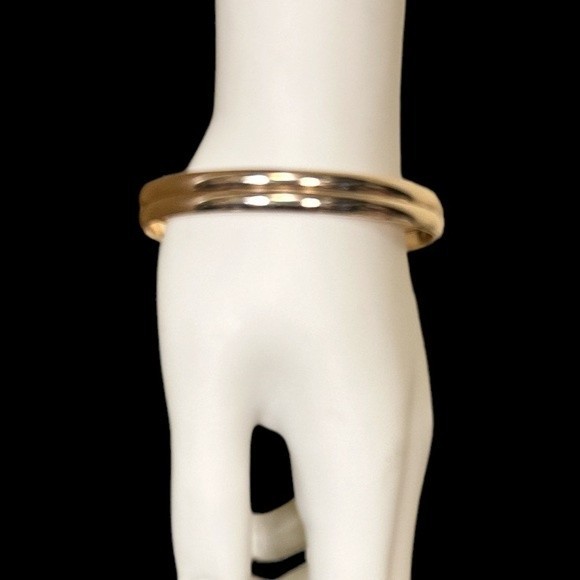 Vintage Bangle Bracelets Rose Gold Plated Non tarnish Set of 2 - Picture 3 of 11